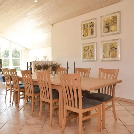 Four-bedroom Holiday In بيت للعطل *