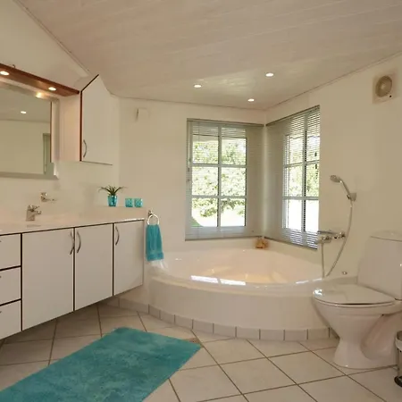 Four-bedroom Holiday In بيت للعطل